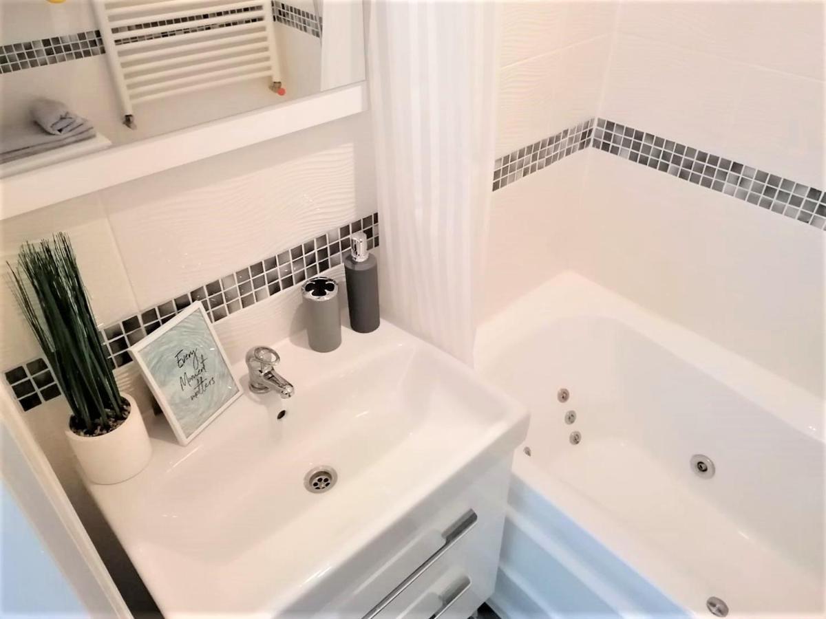 Sweet Central Apartment ,In The City Center Eger Bagian luar foto
