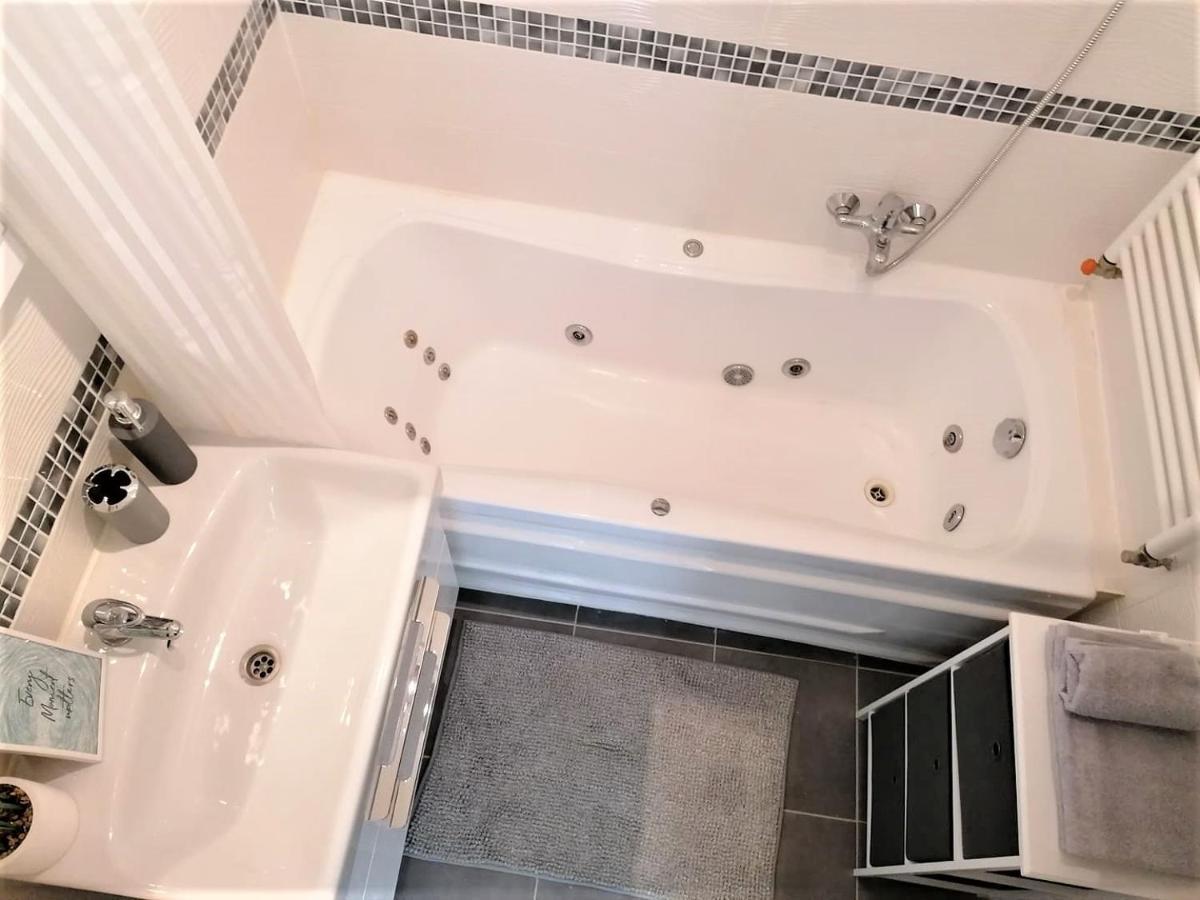 Sweet Central Apartment ,In The City Center Eger Bagian luar foto