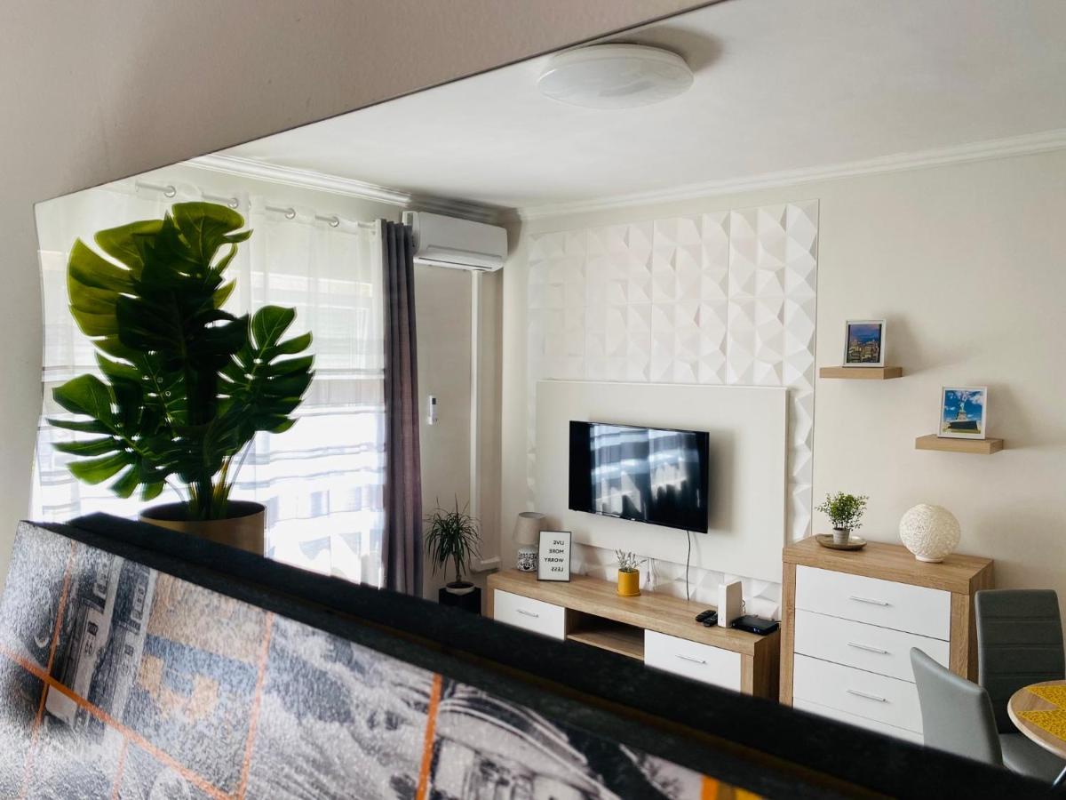 Sweet Central Apartment ,In The City Center Eger Bagian luar foto