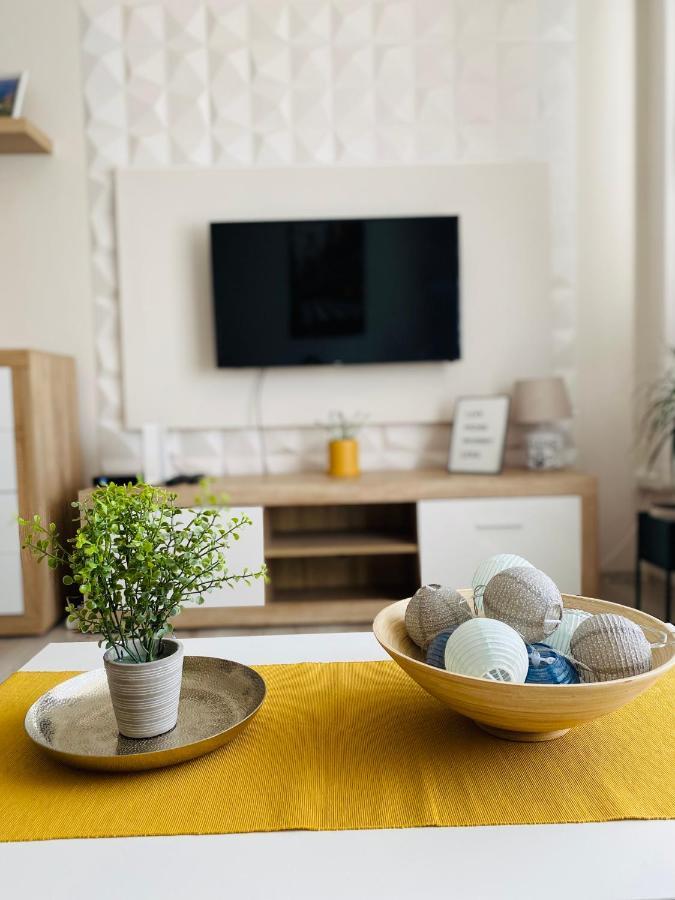 Sweet Central Apartment ,In The City Center Eger Bagian luar foto